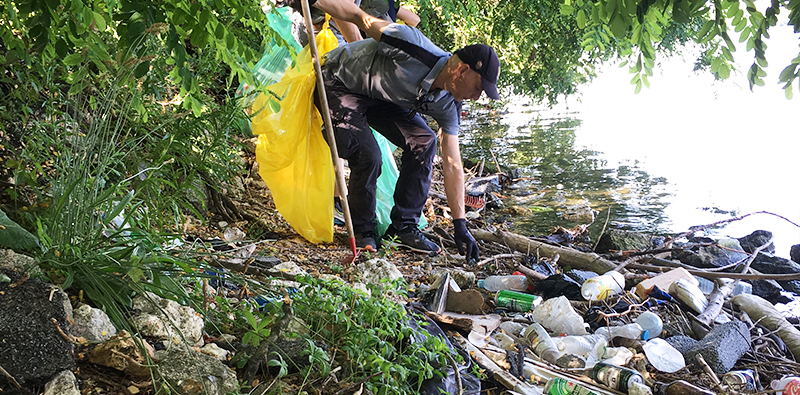 Cleaning up the banks of the river in Paris